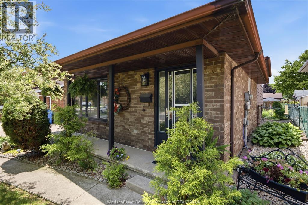 MLS# 26015014: 1705 SOUTHDALE, Windsor, Canada