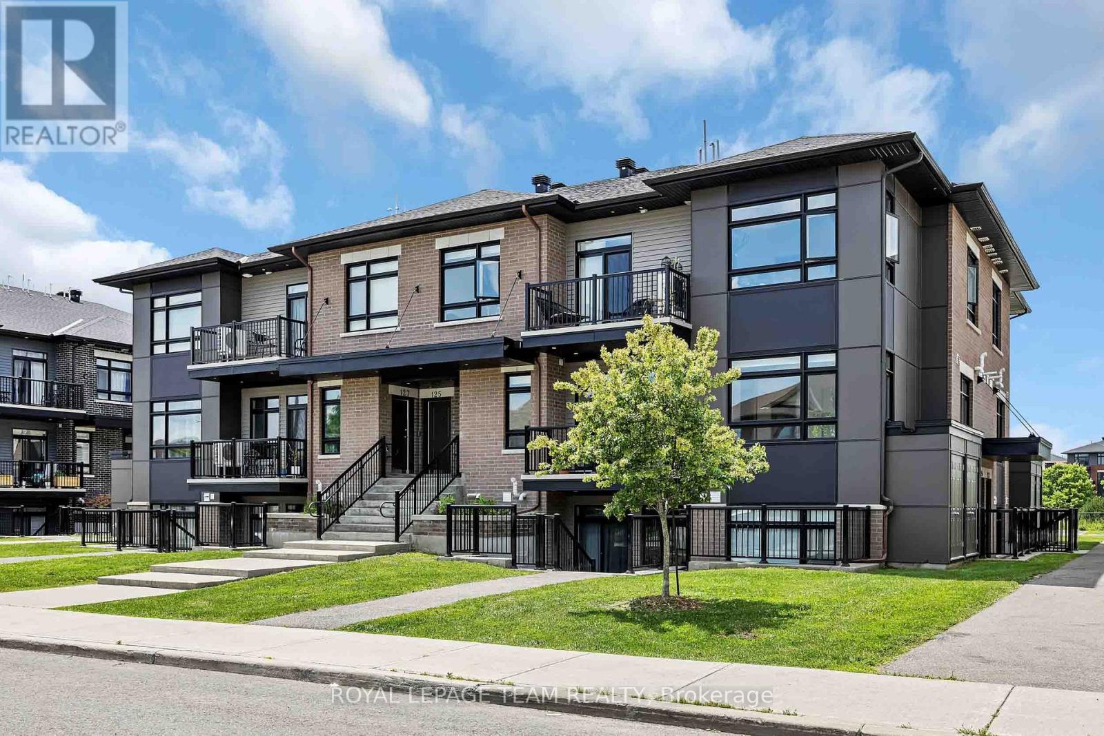121 FAIRWEATHER STREET, Ottawa, Ontario