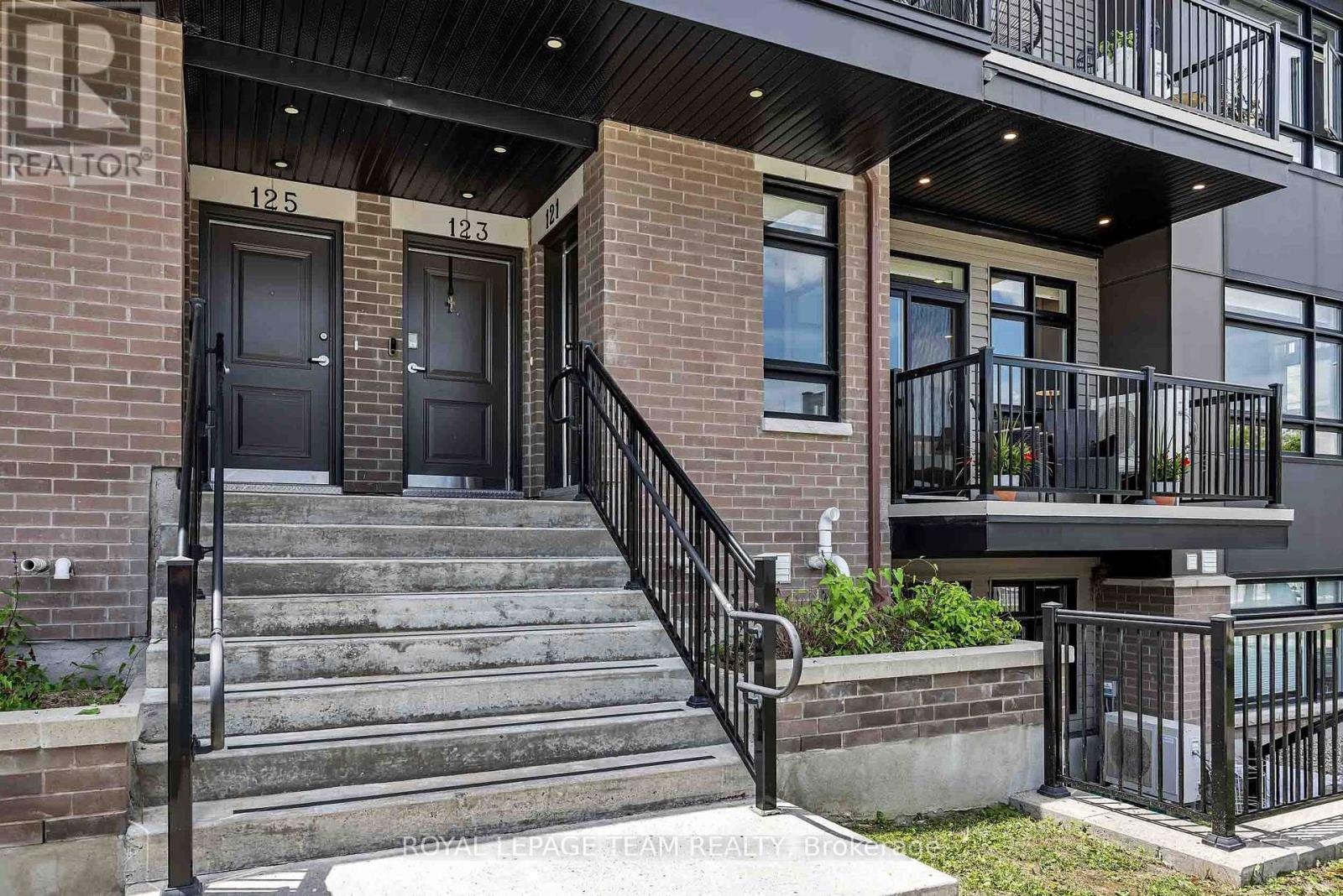 121 Fairweather Street, Ottawa, Ontario  K1T 0M8 - Photo 2 - X13500242