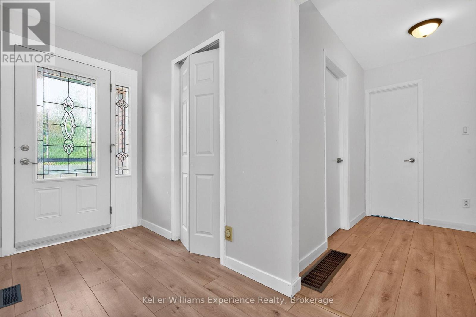 42 Easton Avenue, Tay, Ontario  L0K 1R0 - Photo 4 - S13500294