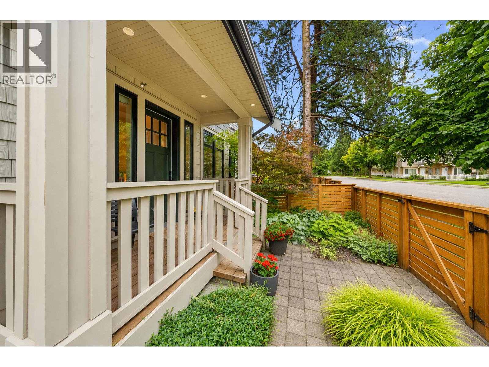 3128 Inverness Street, Vancouver, British Columbia  V5T 0J6 - Photo 3 - R3140496