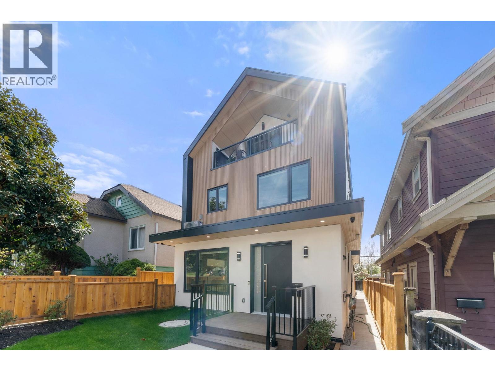 1 1582 E 2nd Avenue, Vancouver, British Columbia  V5N 1C7 - Photo 2 - R3140506