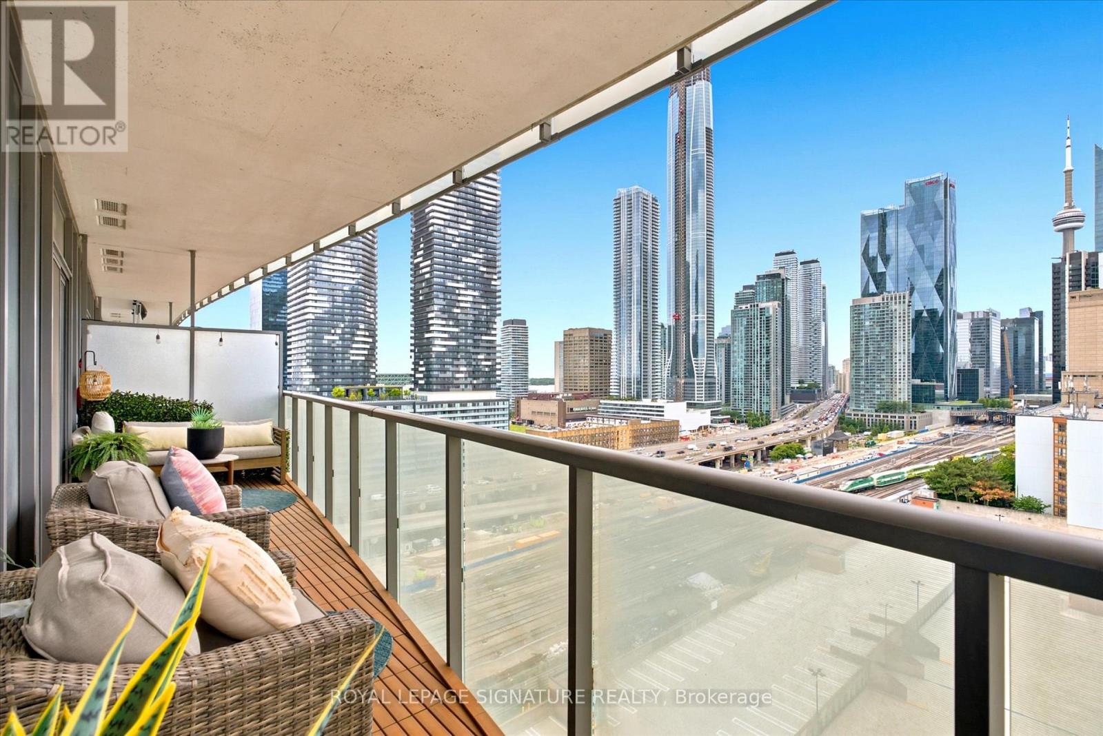 1504 - 1 Market Street, Toronto, Ontario  M5E 0A2 - Photo 11 - C13500430