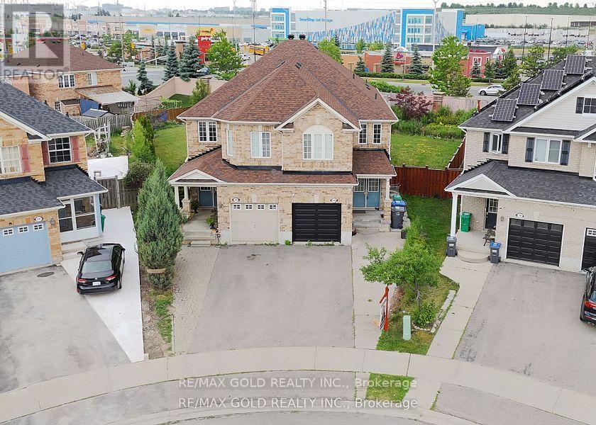 28 JINGLE CRESCENT, Brampton, Ontario