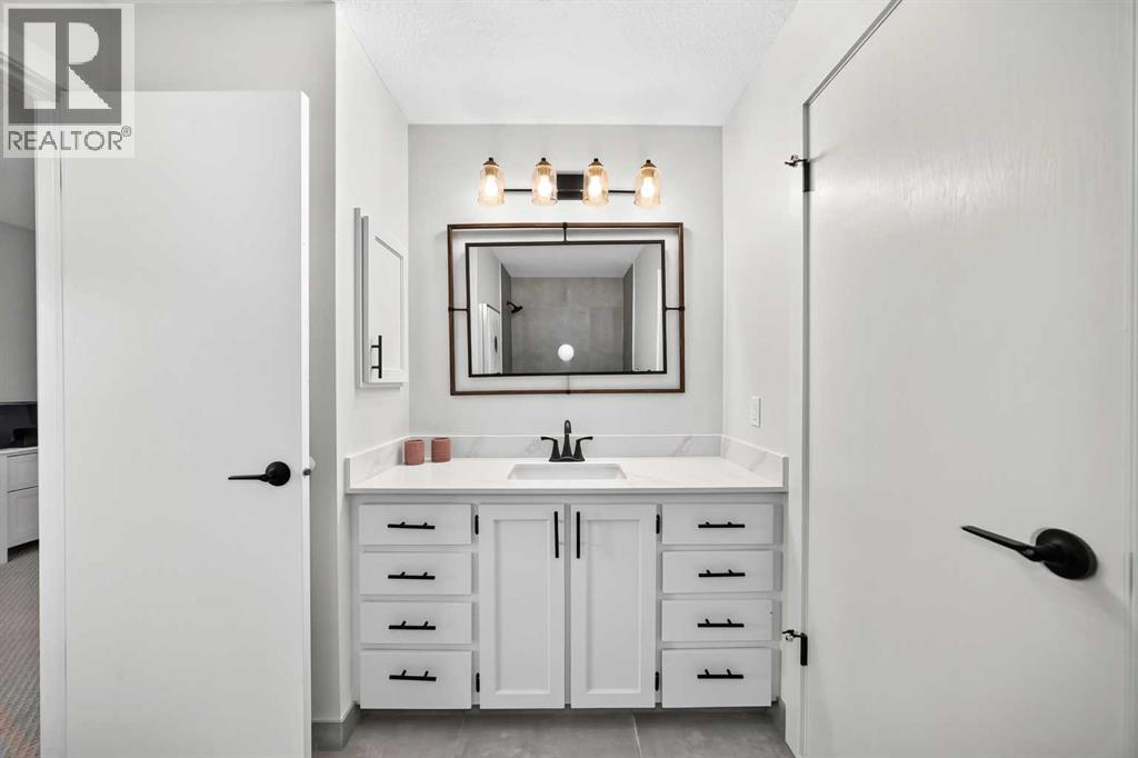 47 Canterbury Court Sw, Calgary, Alberta  T2W 6C2 - Photo 31 - A2323968