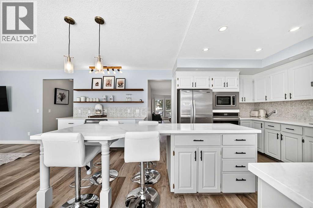 47 Canterbury Court Sw, Calgary, Alberta  T2W 6C2 - Photo 9 - A2323968
