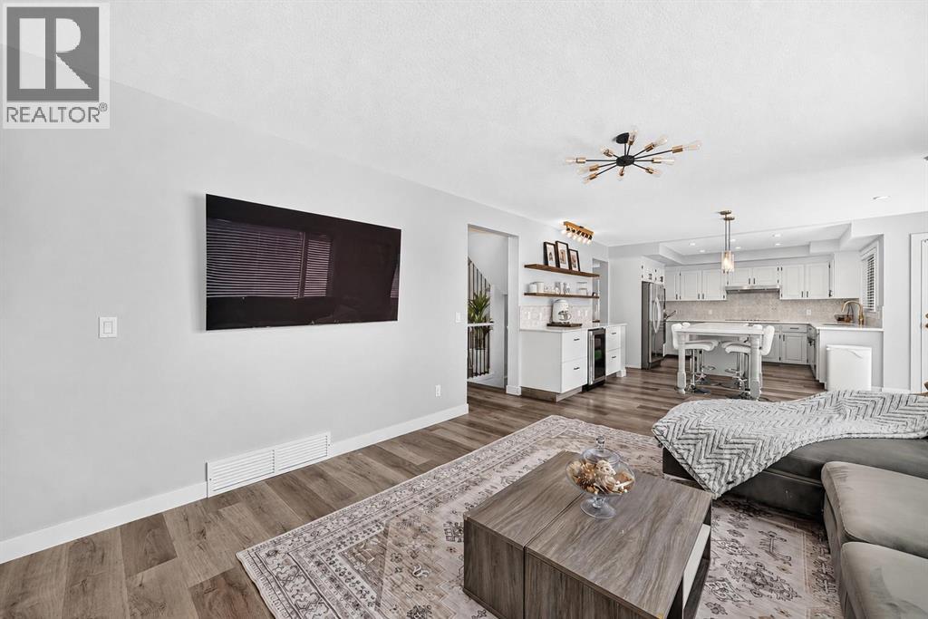 47 Canterbury Court Sw, Calgary, Alberta  T2W 6C2 - Photo 11 - A2323968
