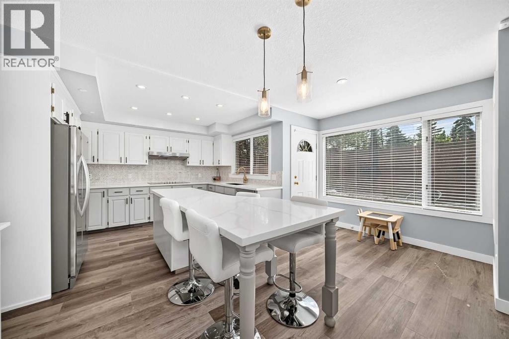 47 Canterbury Court Sw, Calgary, Alberta  T2W 6C2 - Photo 6 - A2323968