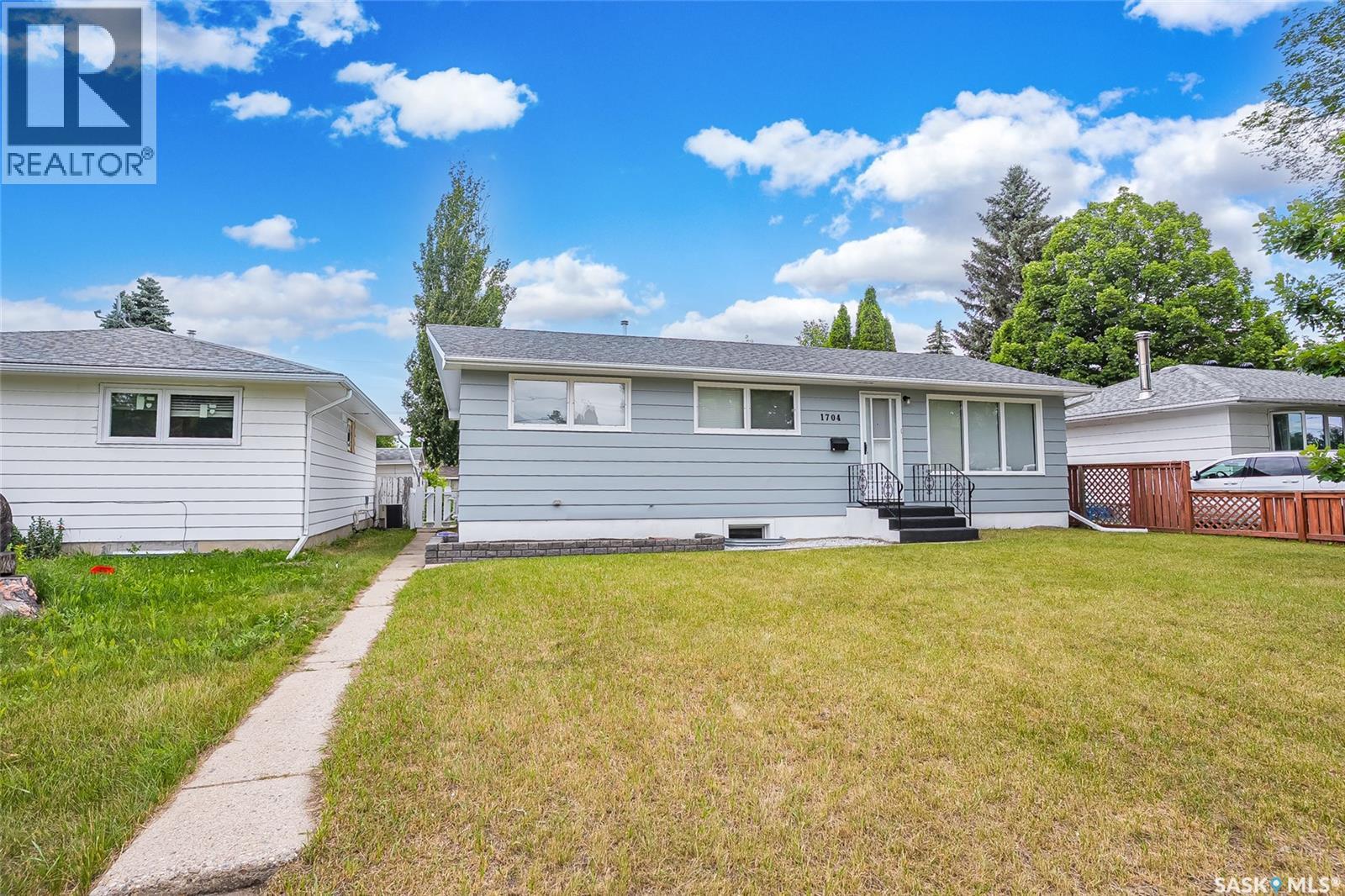 S 1704 Preston Avenue S, Saskatoon, Saskatchewan  S7H 2V8 - Photo 2 - SK040951