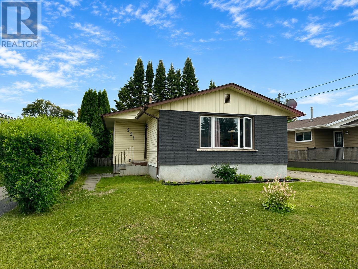 251 Strand Ave, Thunder Bay, Ontario  P7B 5A5 - Photo 1 - TB2601728