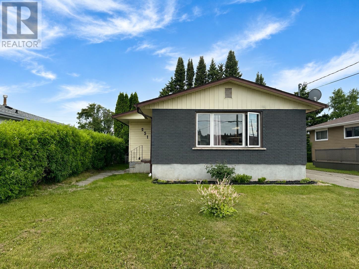 251 Strand Ave, Thunder Bay, Ontario  P7B 5A5 - Photo 2 - TB2601728