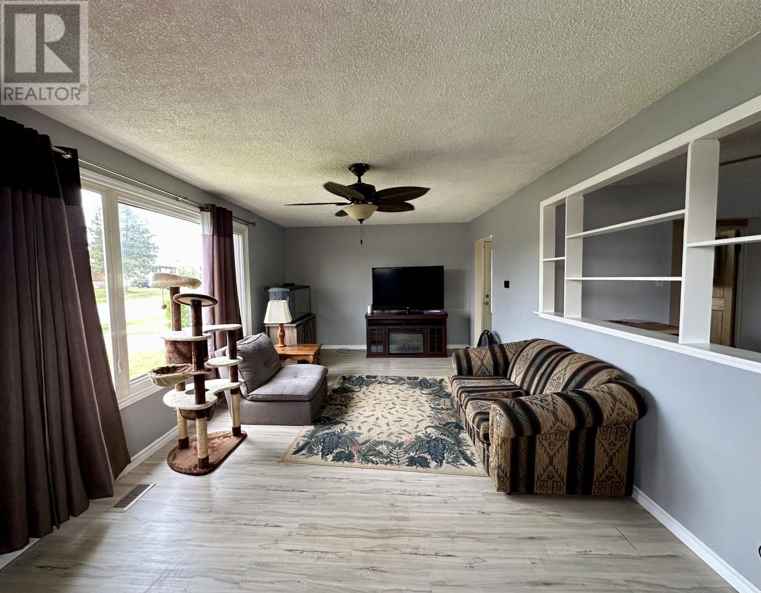 251 Strand Ave, Thunder Bay, Ontario  P7B 5A5 - Photo 4 - TB2601728