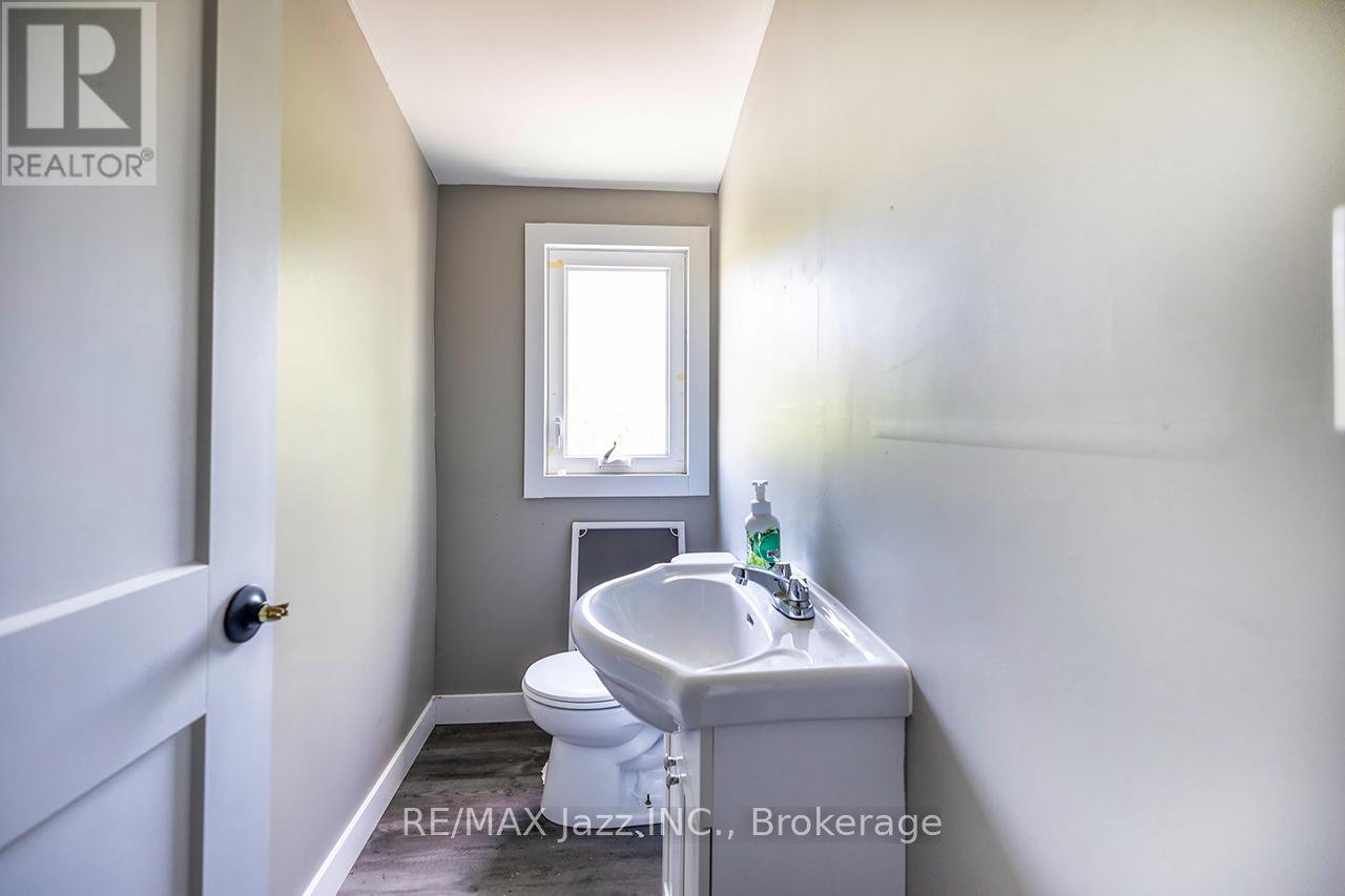 2216 Highway 2, Clarington, Ontario  L1C 6C3 - Photo 24 - E13500628