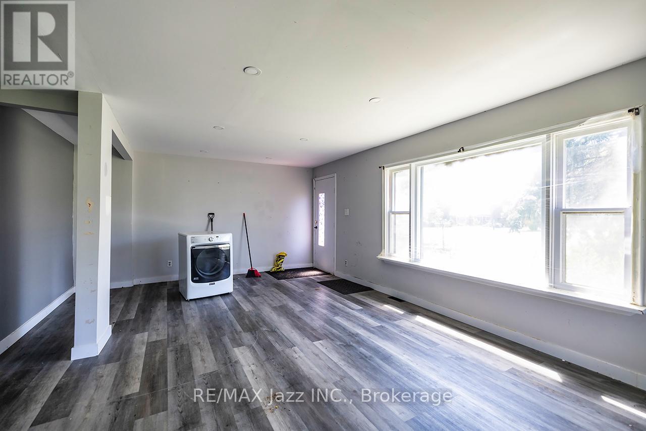 2216 Highway 2, Clarington, Ontario  L1C 6C3 - Photo 5 - E13500628