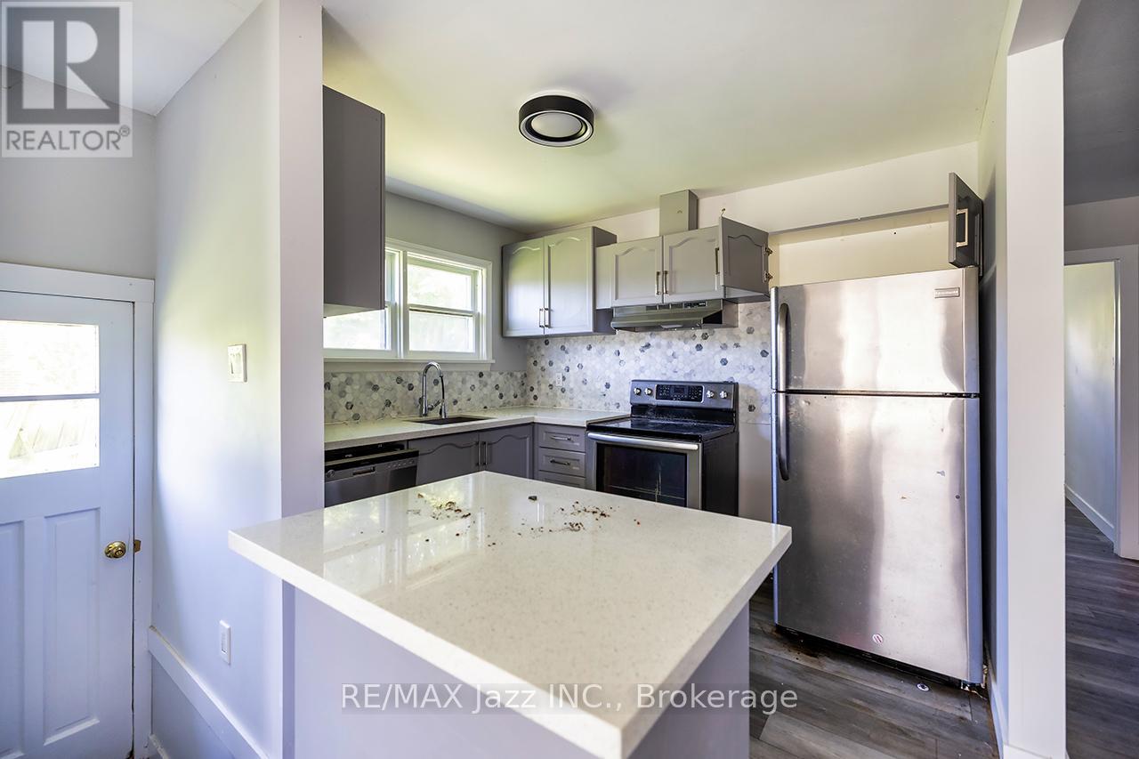 2216 Highway 2, Clarington, Ontario  L1C 6C3 - Photo 8 - E13500628