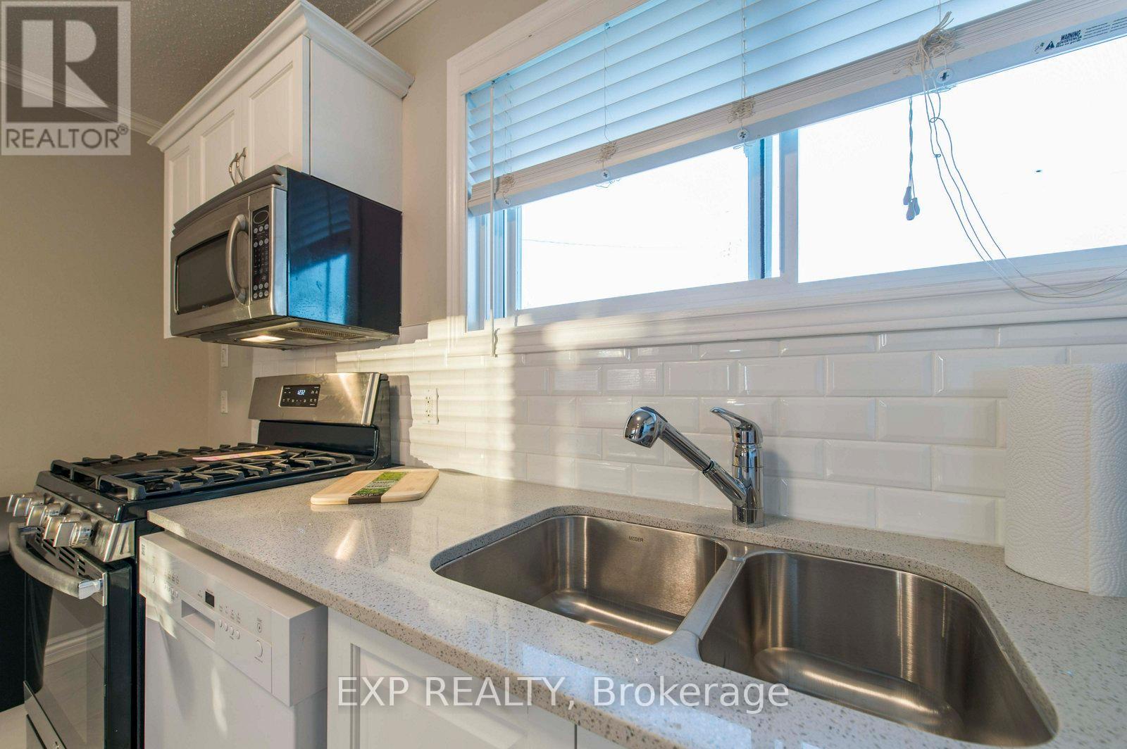 A - 107 Hilliard Avenue, Ottawa, Ontario  K2E 6C5 - Photo 8 - X13500570