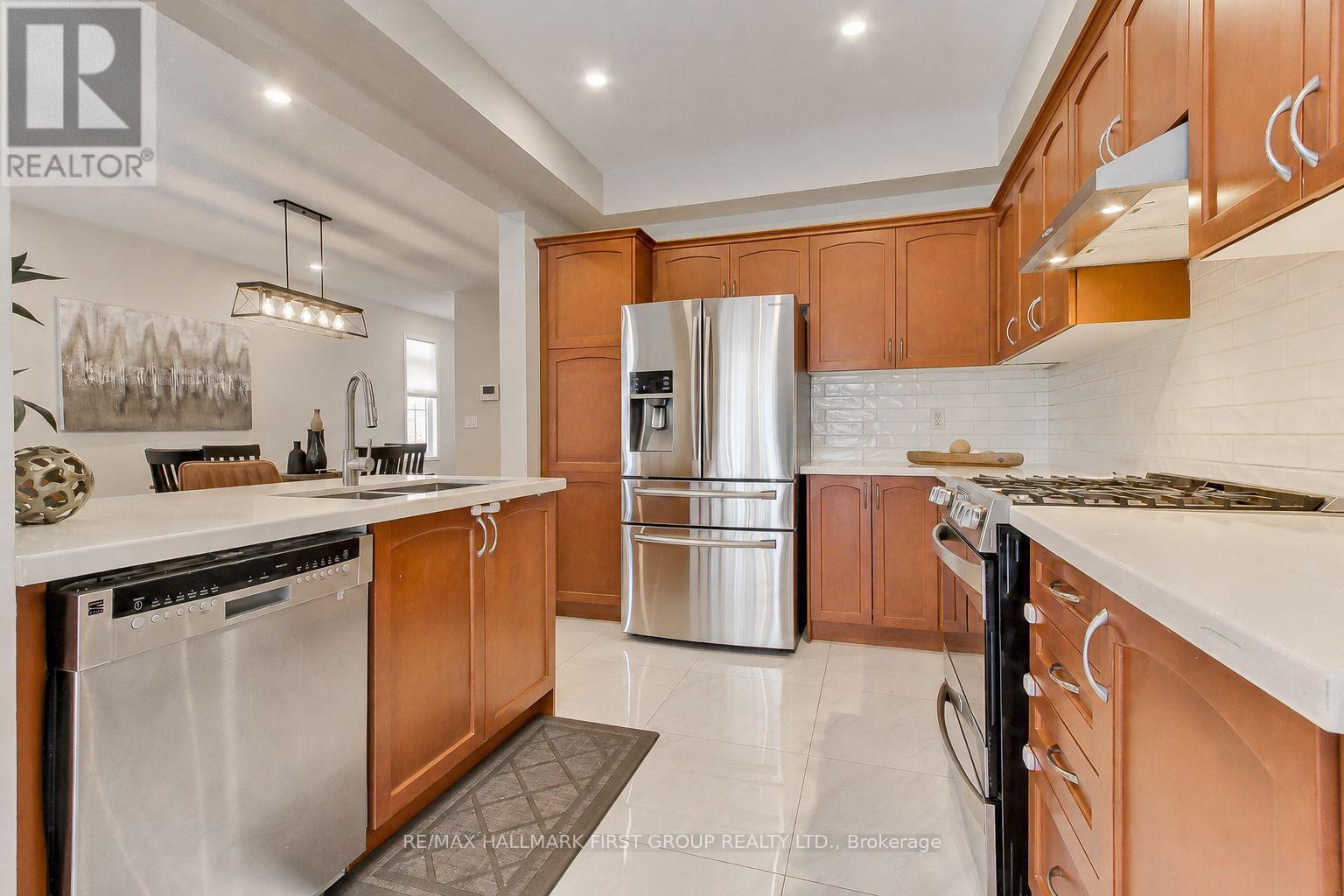 150 Angus Drive, Ajax, Ontario  L1S 5G8 - Photo 14 - E13434384