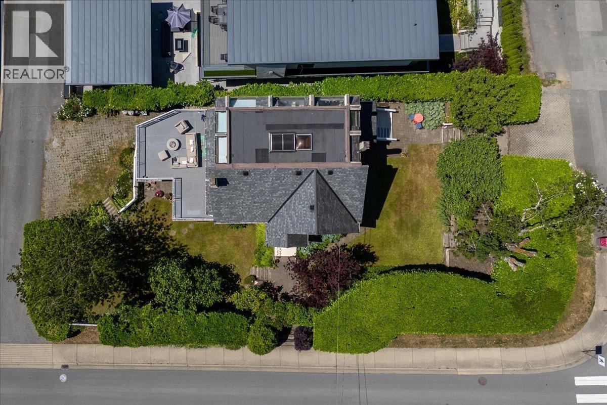 1104 ESQUIMALT AVENUE — photo 38