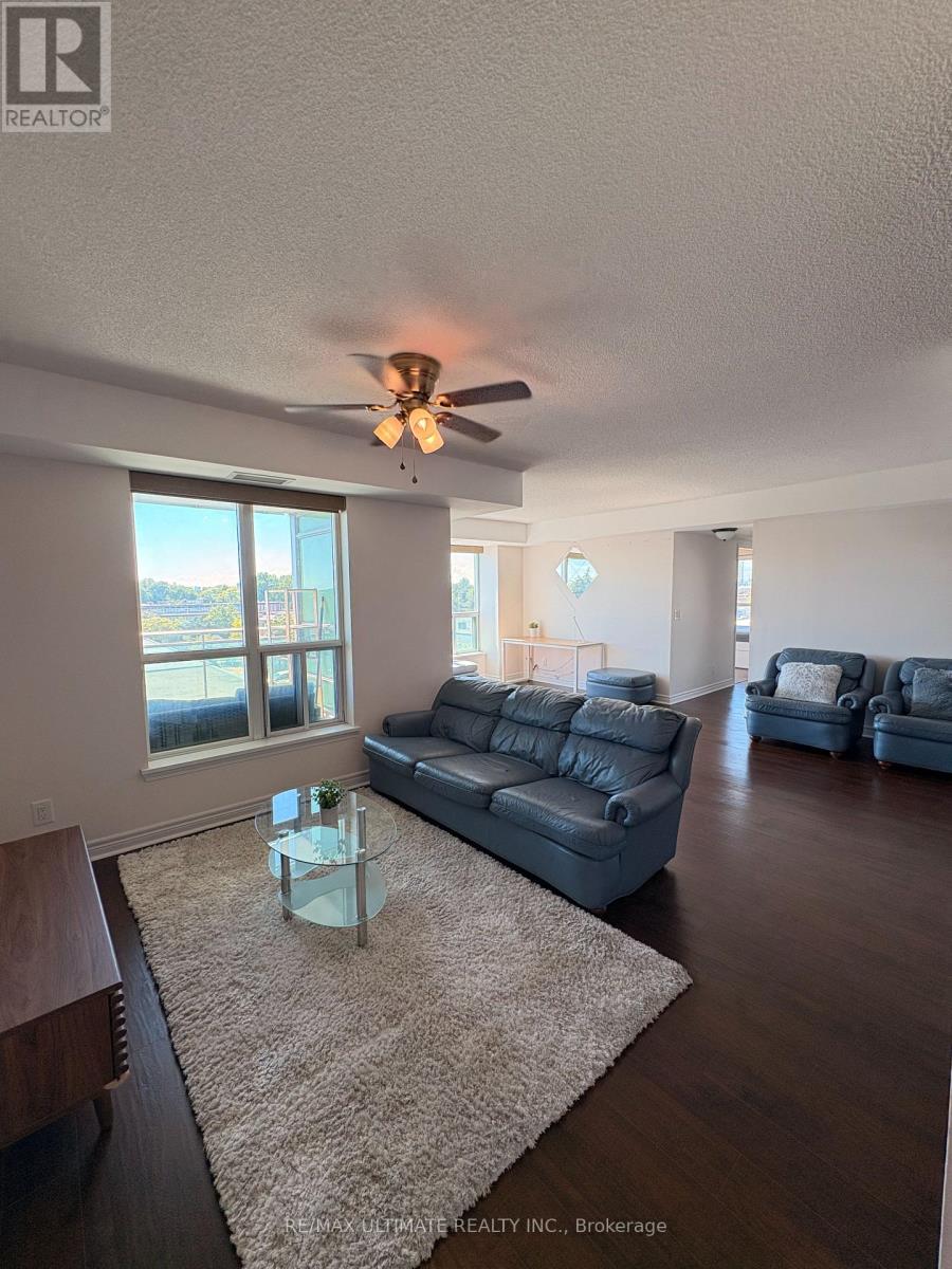425 - 60 Fairfax Crescent, Toronto, Ontario  M1L 0E1 - Photo 2 - E13475956