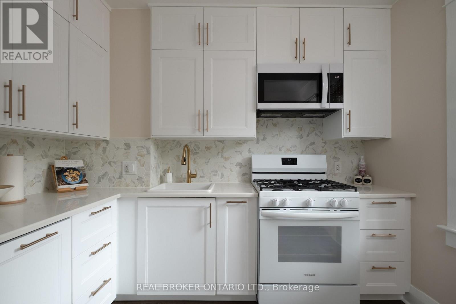 158 Oakcrest Avenue, Toronto, Ontario  M4C 1C1 - Photo 18 - E13500552