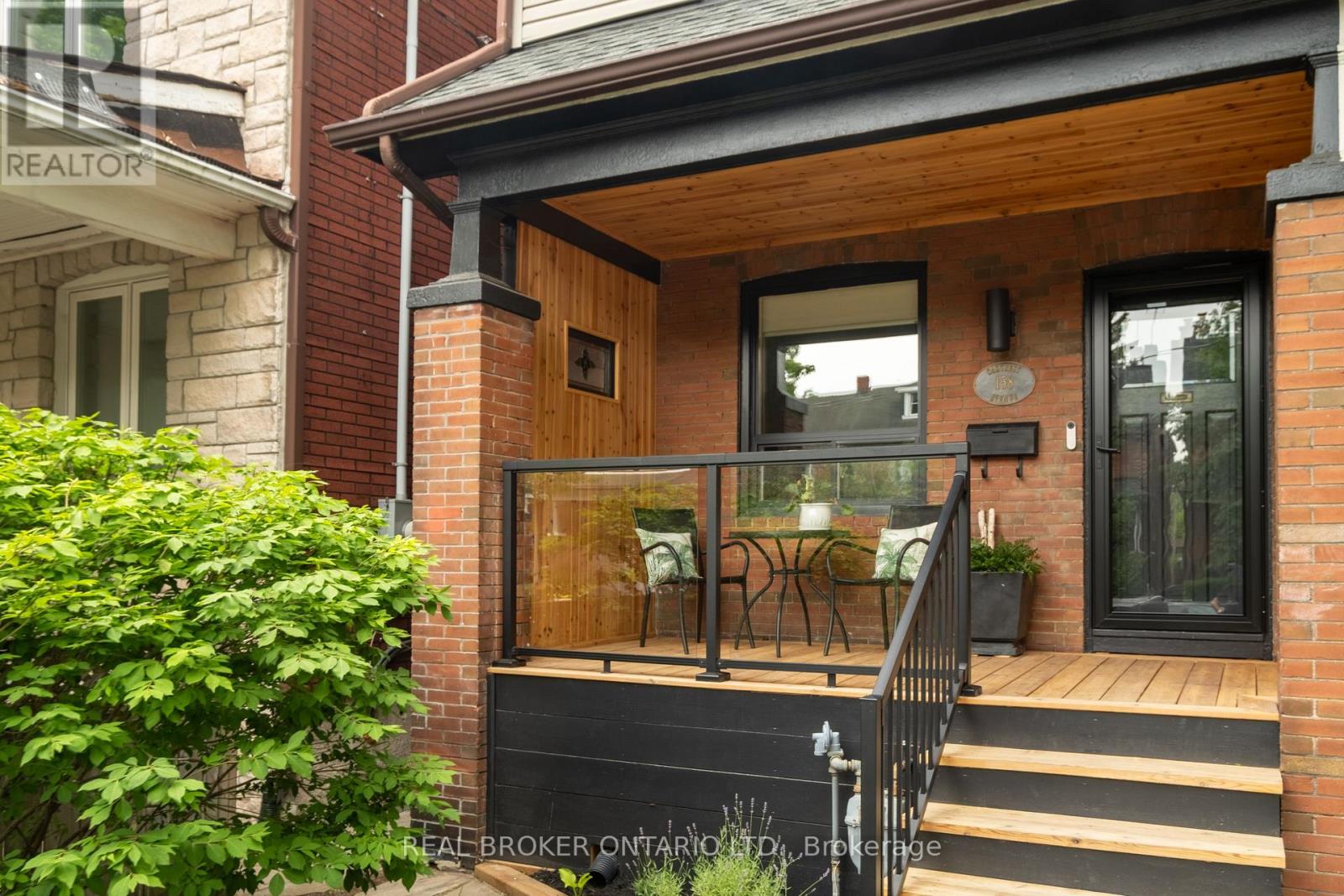 158 Oakcrest Avenue, Toronto, Ontario  M4C 1C1 - Photo 3 - E13500552