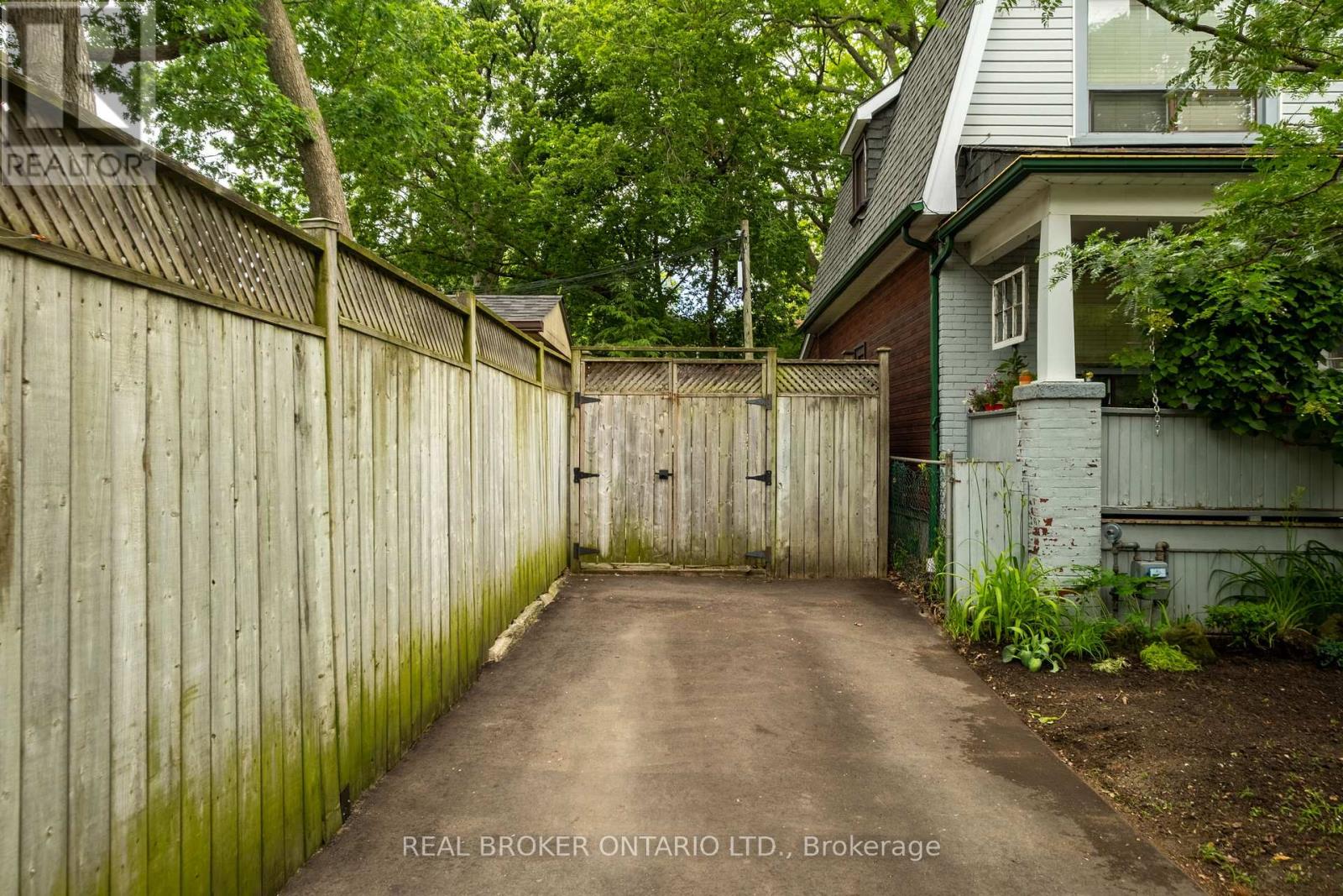 158 Oakcrest Avenue, Toronto, Ontario  M4C 1C1 - Photo 47 - E13500552