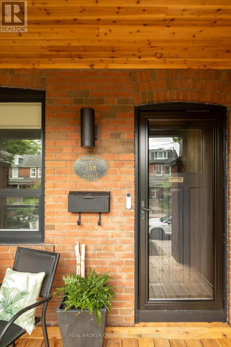 158 Oakcrest Avenue, Toronto, Ontario  M4C 1C1 - Photo 6 - E13500552