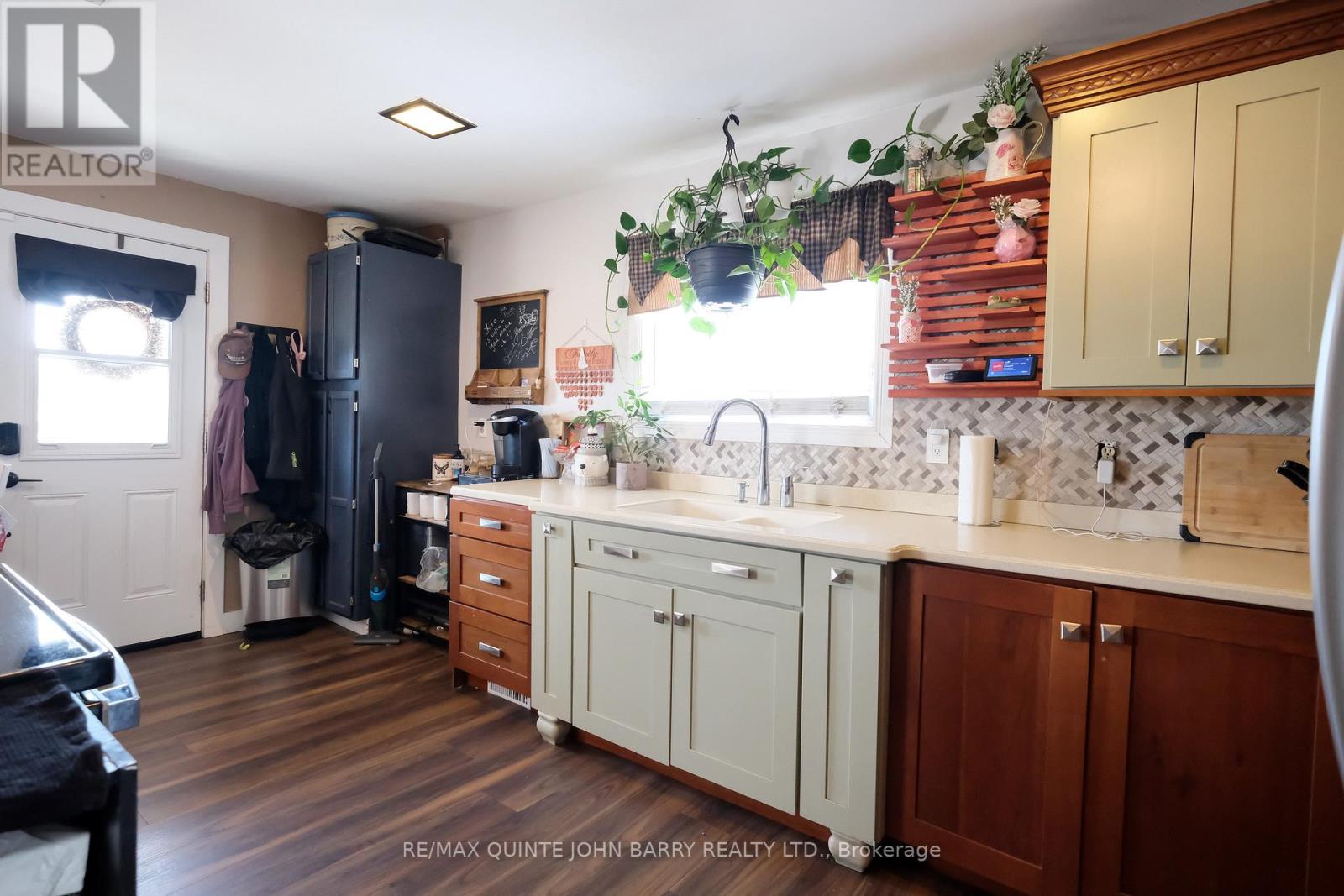 14 Harriet Street, Quinte West, Ontario  K8V 4L4 - Photo 6 - X12554562
