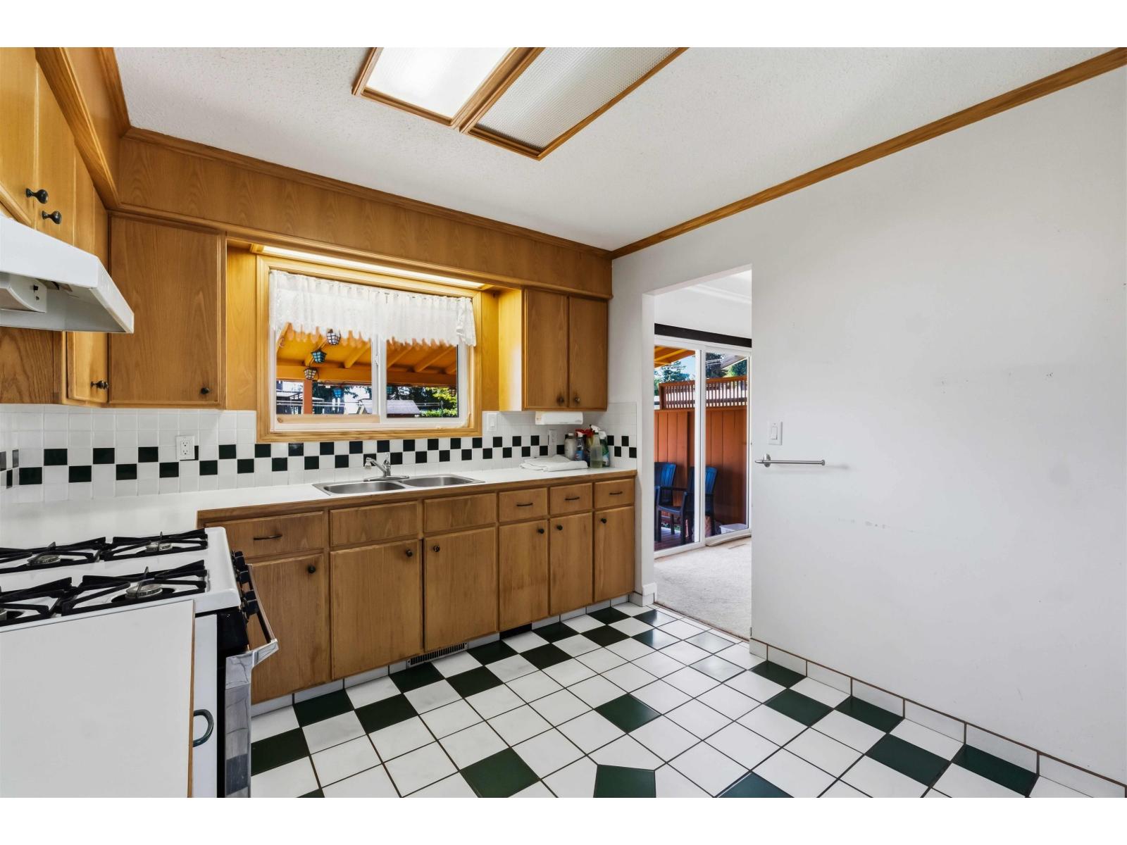 31806 Carlsrue Avenue, Abbotsford, British Columbia  V2T 2J5 - Photo 8 - R3139585