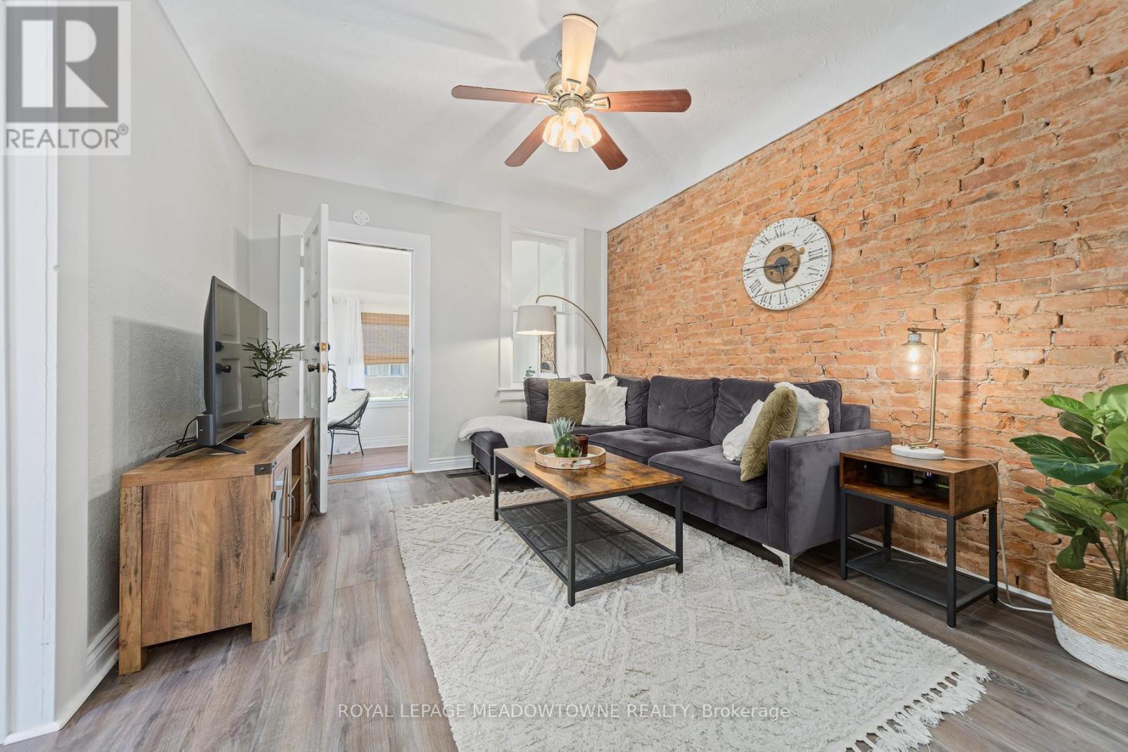 58 YOUNG STREET, Halton Hills, Ontario