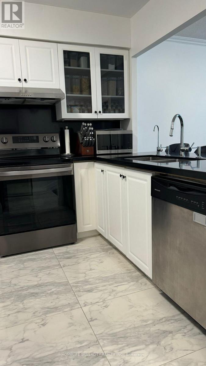 #2206 - 55 Elm Drive W, Mississauga, Ontario  L5B 3Z3 - Photo 4 - W13500530