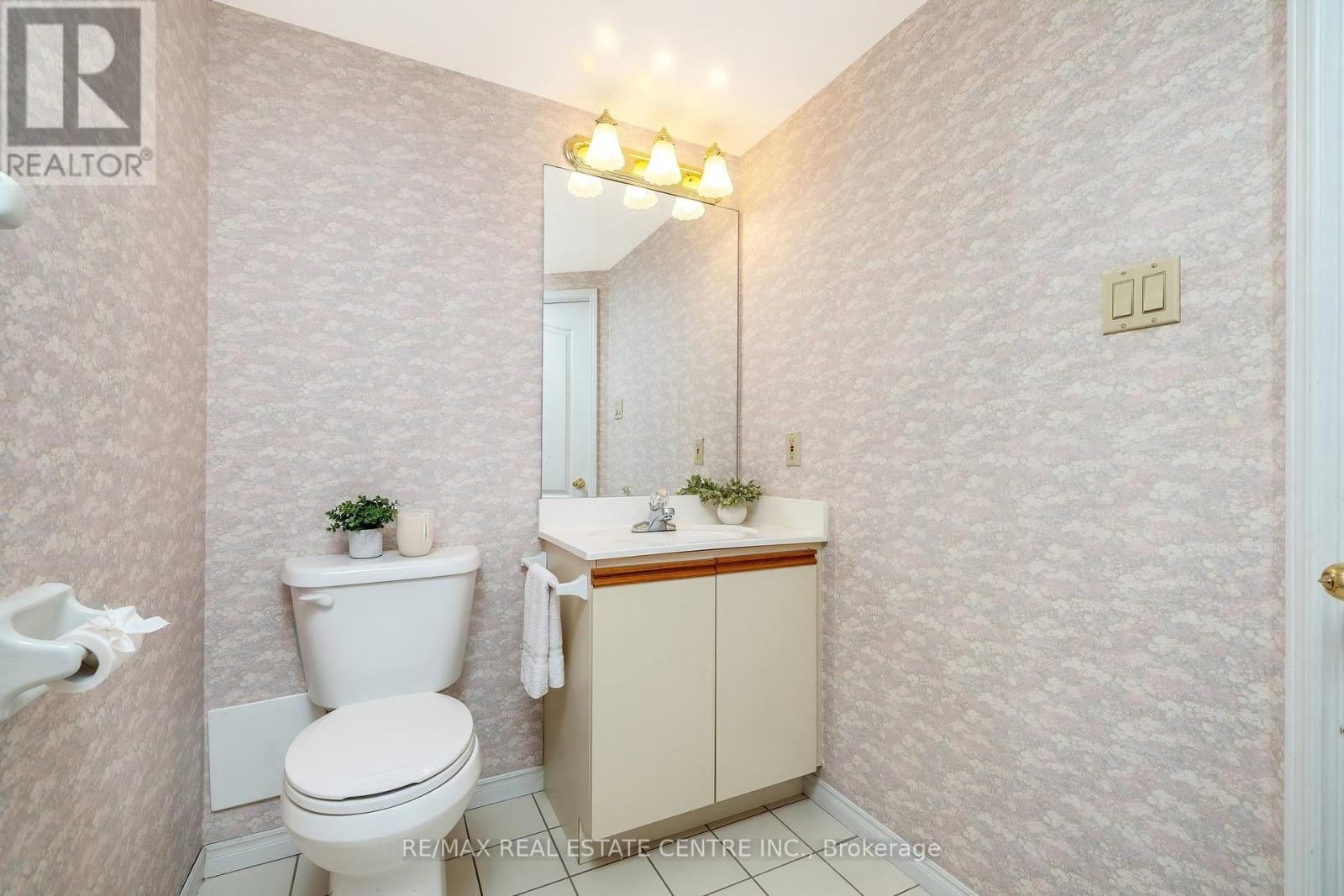 1202 - 100 Millside Drive, Milton, Ontario  L9T 5E2 - Photo 13 - W13500596