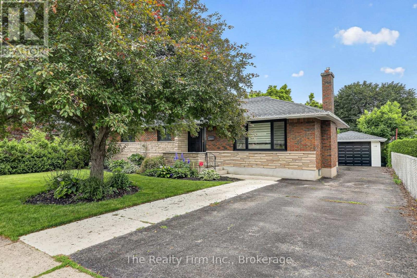126 SPRINGBANK AVENUE N, Woodstock, Ontario
