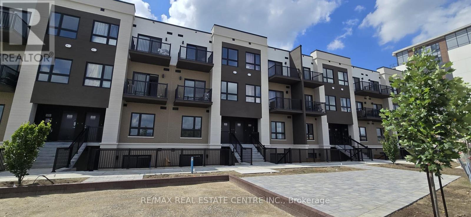 R-14 - 25 PALACE STREET, Kitchener, Ontario