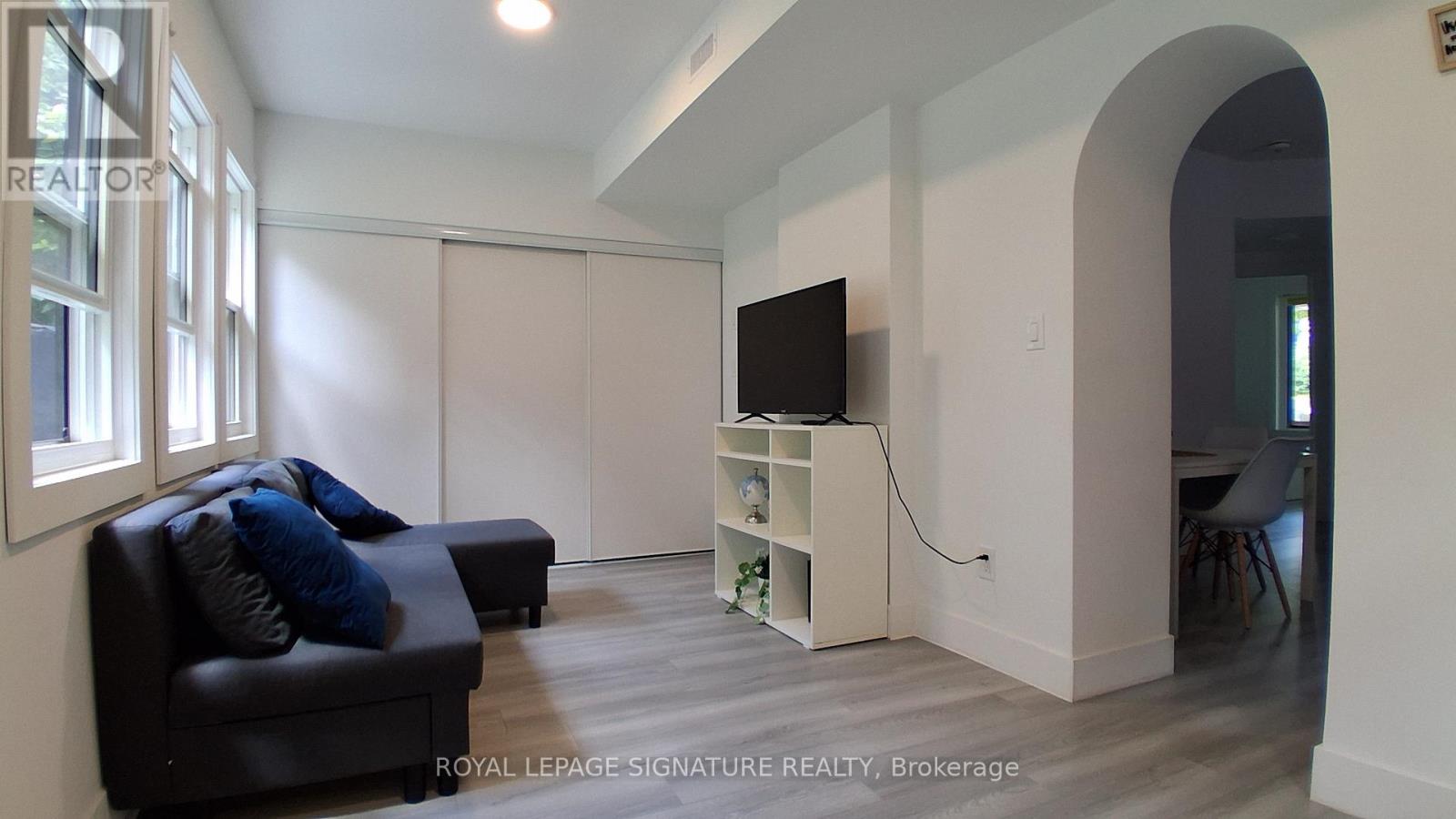 B - 17 Shanley Street, Kitchener, Ontario  N2H 5N7 - Photo 2 - X13500626