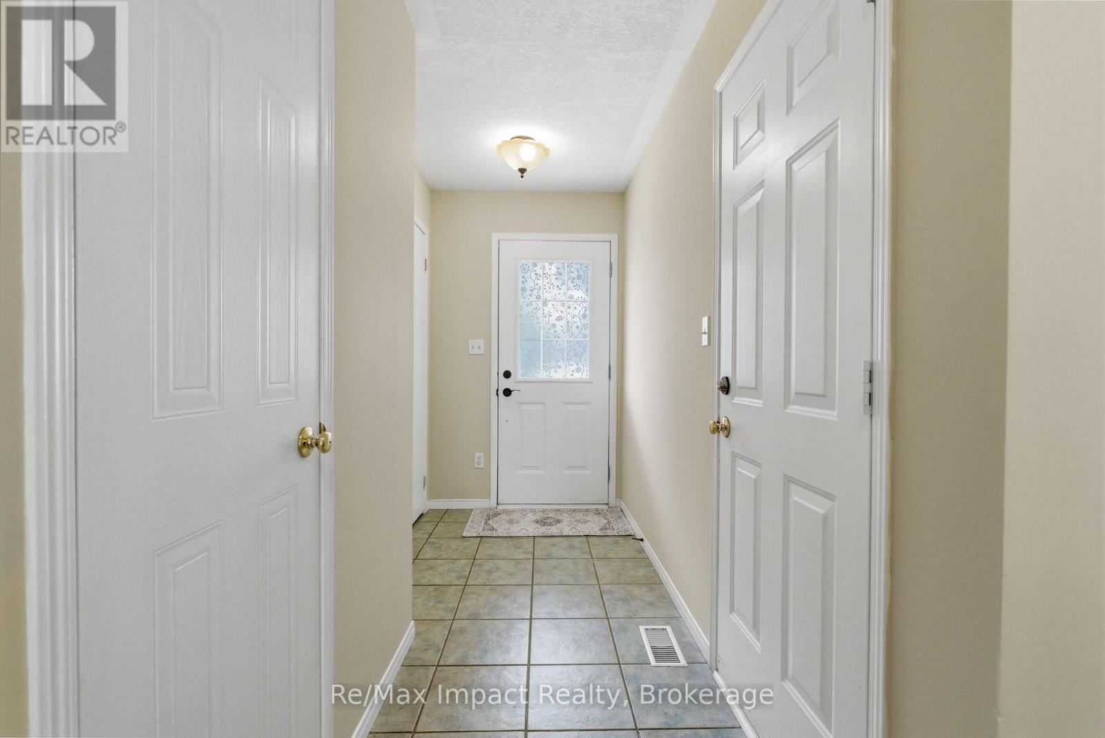 45 Barron Court, Clarington, Ontario  L1E 3G2 - Photo 3 - E13500644