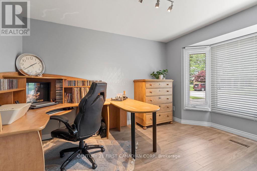 1677 Phillbrook Crescent, London North, Ontario  N5X 2Z4 - Photo 6 - X13500816
