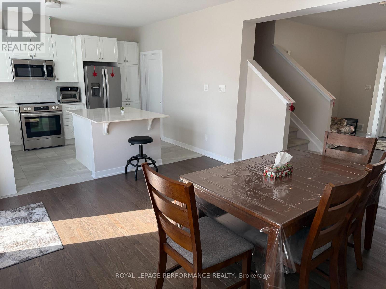 208 Falsetto St, Ottawa, Ontario  K1W 0S2 - Photo 12 - X13500822