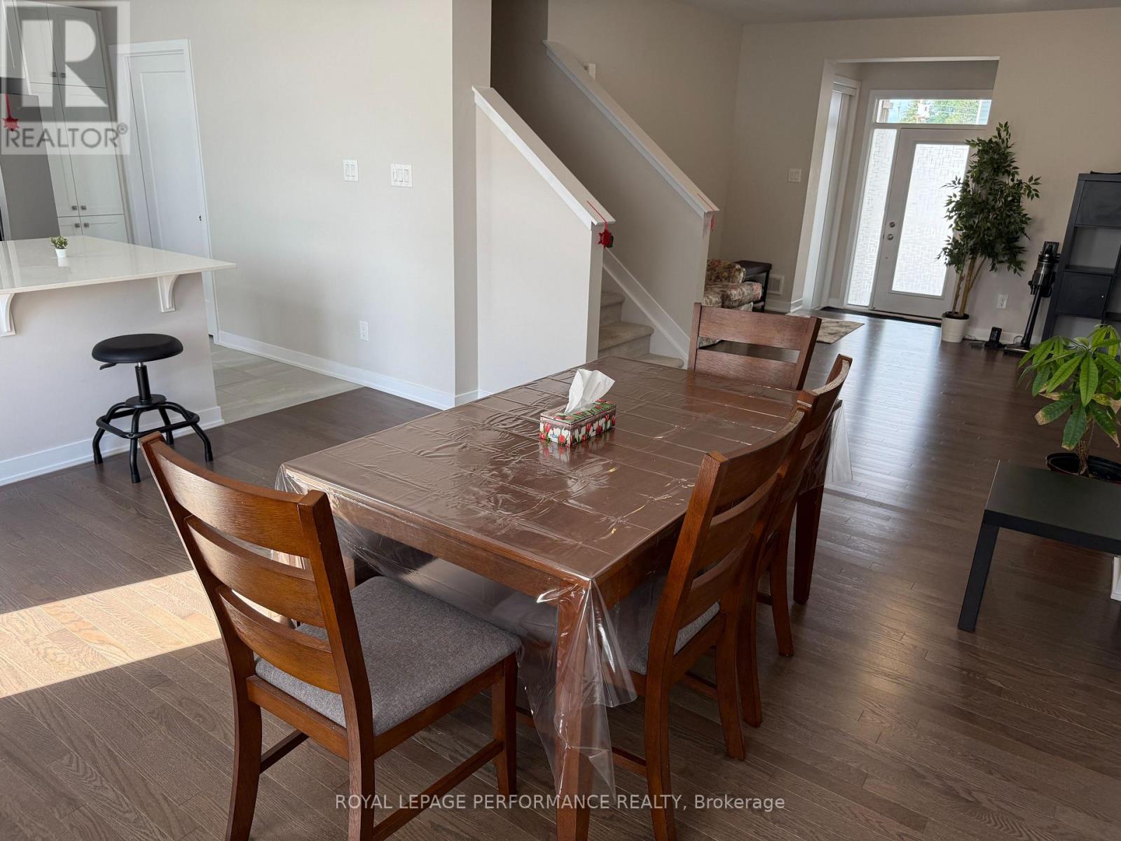 208 Falsetto St, Ottawa, Ontario  K1W 0S2 - Photo 14 - X13500822