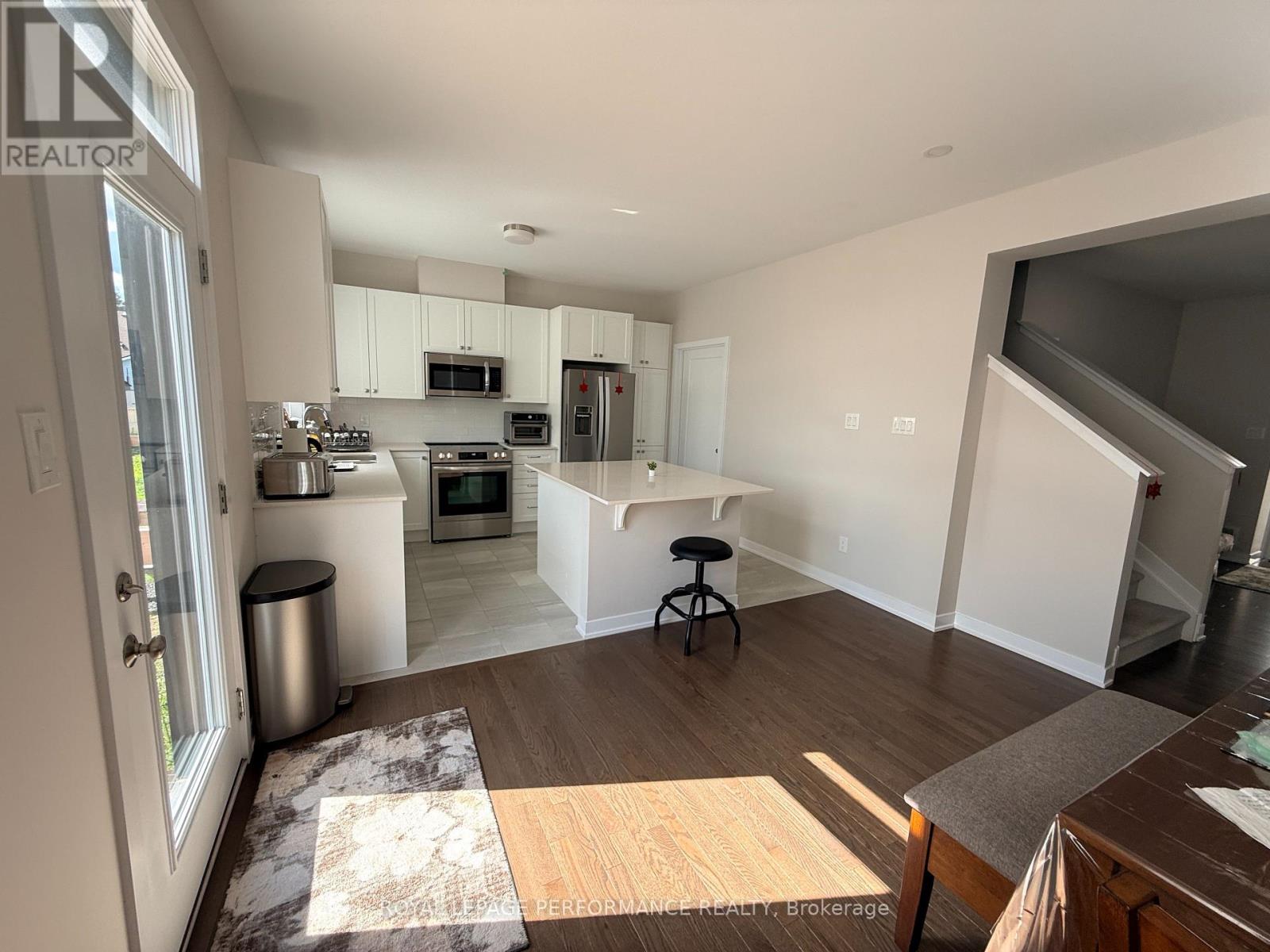 208 Falsetto St, Ottawa, Ontario  K1W 0S2 - Photo 8 - X13500822
