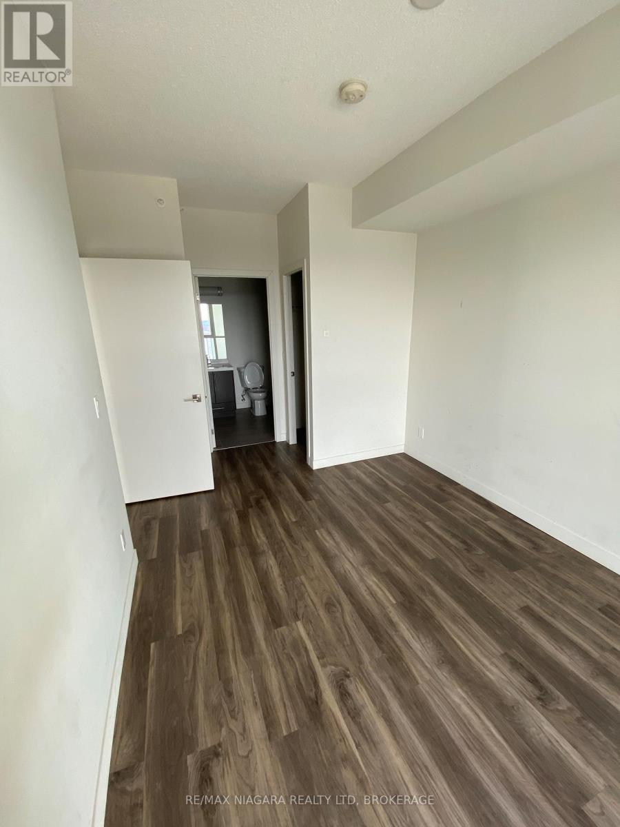 2105 - 2087 Fairview Street, Burlington, Ontario  L2R 0E5 - Photo 12 - W13500760