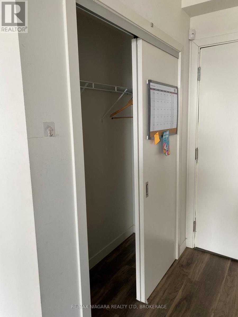 2105 - 2087 Fairview Street, Burlington, Ontario  L2R 0E5 - Photo 5 - W13500760
