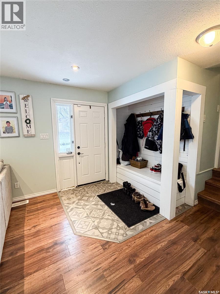 420 1st Street W, Meadow Lake, Saskatchewan  S9X 1E5 - Photo 2 - SK040990
