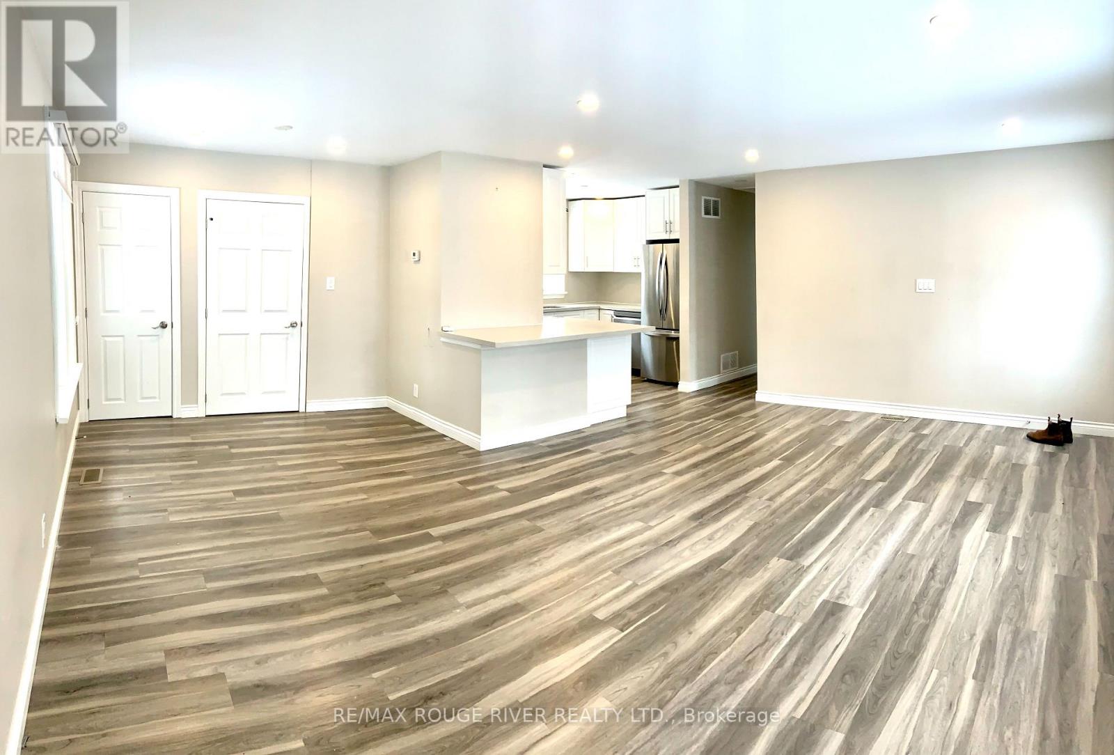 Upper - 513 Rossland Road E, Oshawa, Ontario  L1G 2X4 - Photo 3 - E13500834