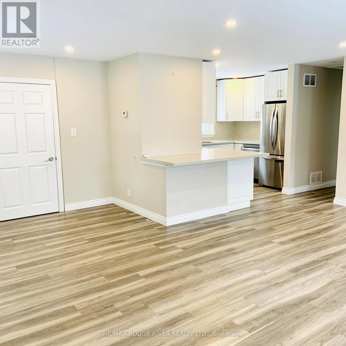 Upper - 513 Rossland Road E, Oshawa, Ontario  L1G 2X4 - Photo 4 - E13500834