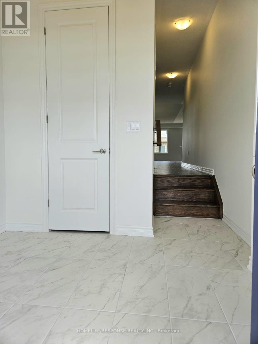 16 West Oak Trail, Barrie, Ontario  L9J 0L1 - Photo 2 - S13500652