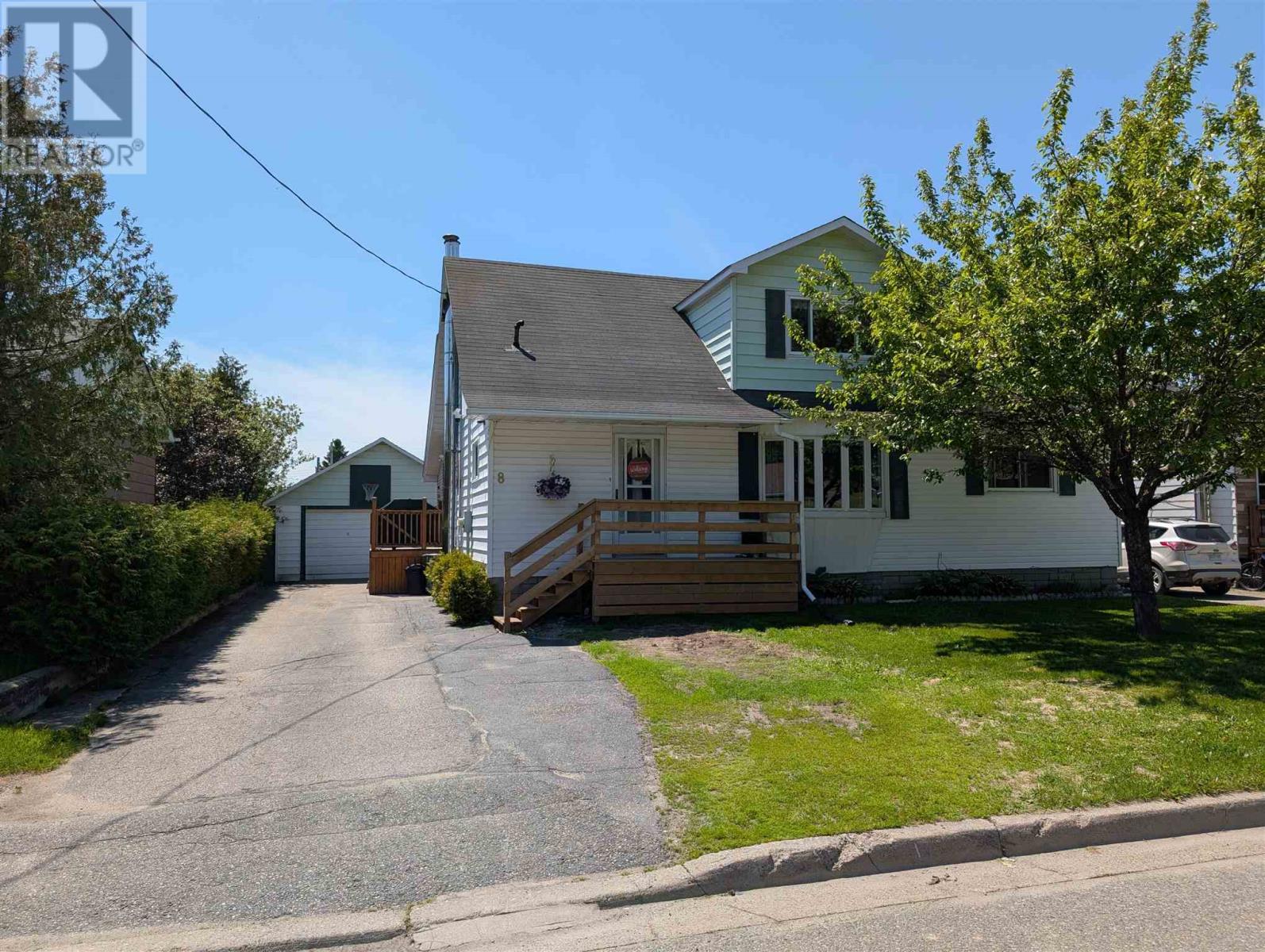 8 George ST, Wawa, Ontario