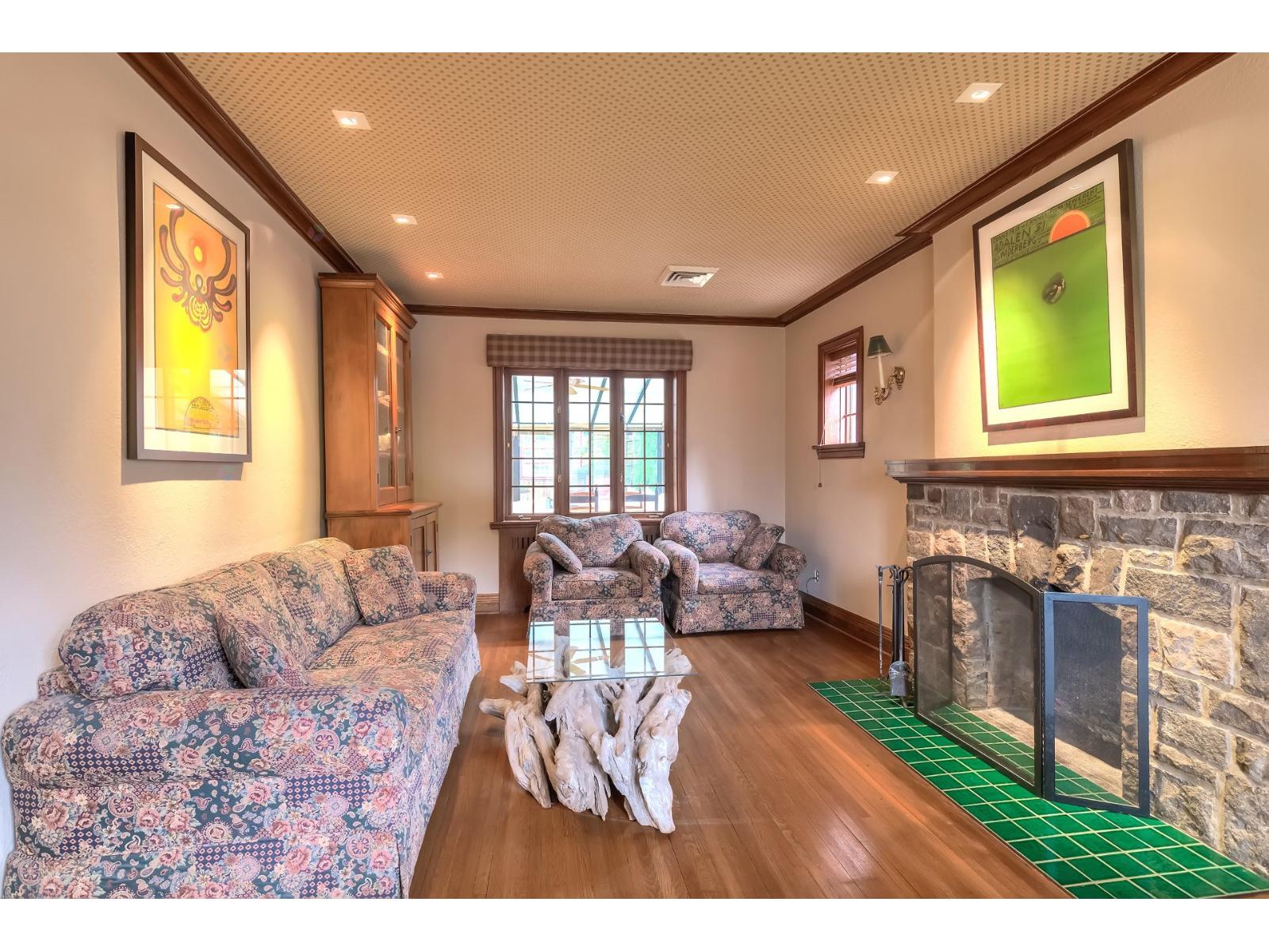 43 Rue Finchley Hampstead Quebec Canada H3X2Z6 5