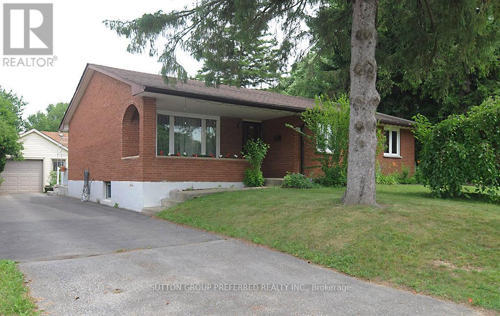 802 PHYLLIS STREET, london south (south e), Ontario