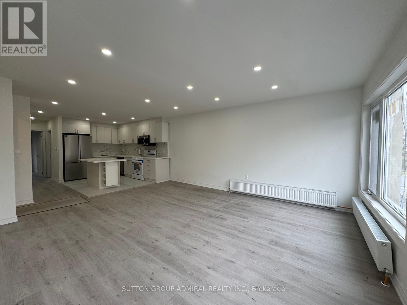 2986A DUFFERIN STREET, Toronto, Ontario